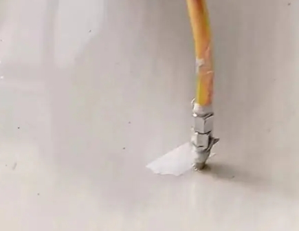 裕华瓷砖空鼓维修公司专业解答在瓷砖铺贴过程中，如果使用的砂料过粗（如全部使用了粗砂），可能会导致以下问题